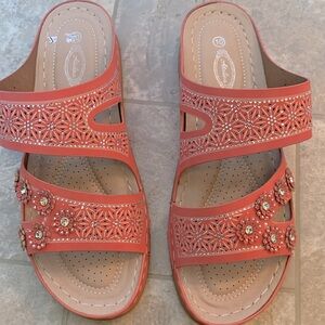 NWOT Atalina Coral Slide Sandals